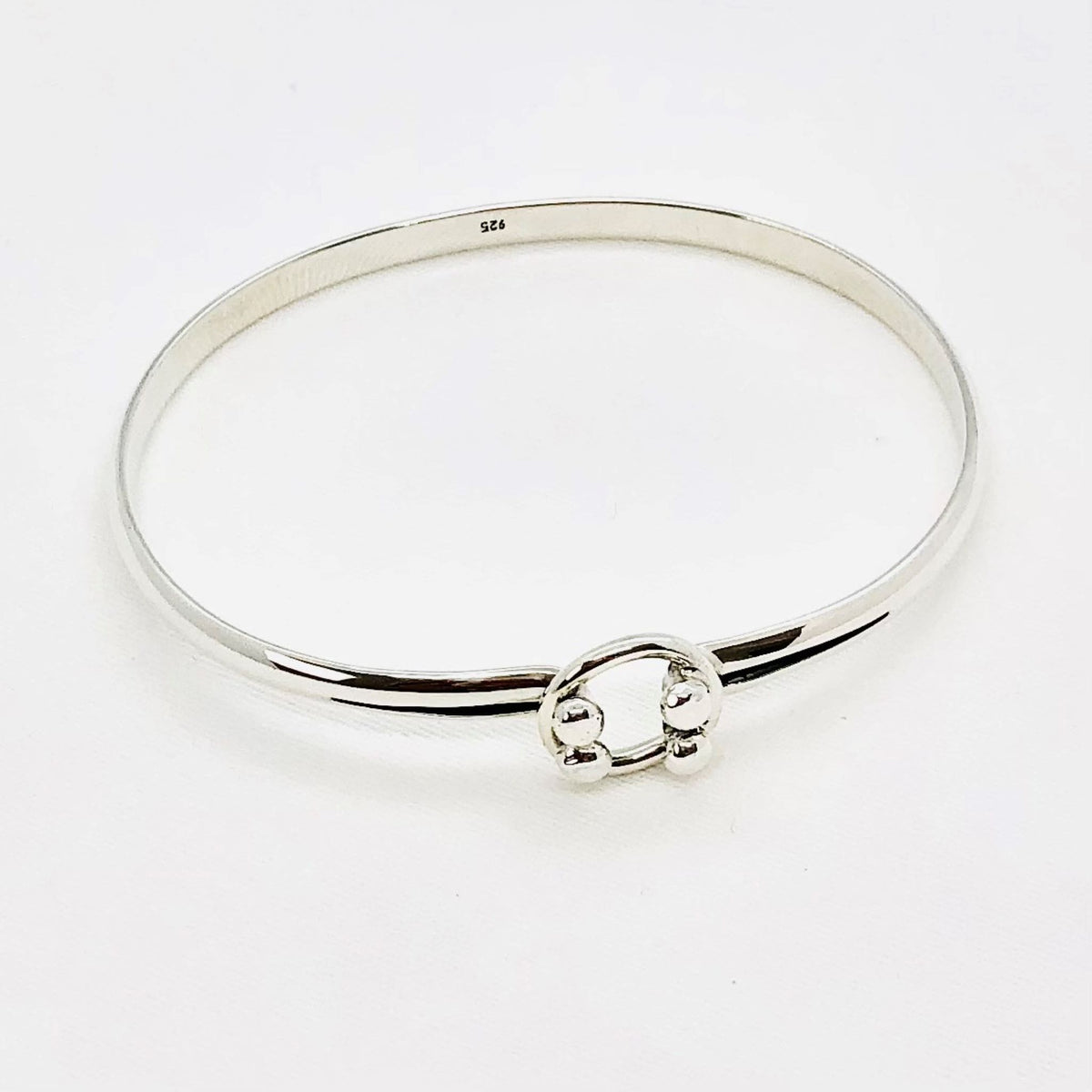 Beautifully Gifted Bangle O LOOP silver bangle