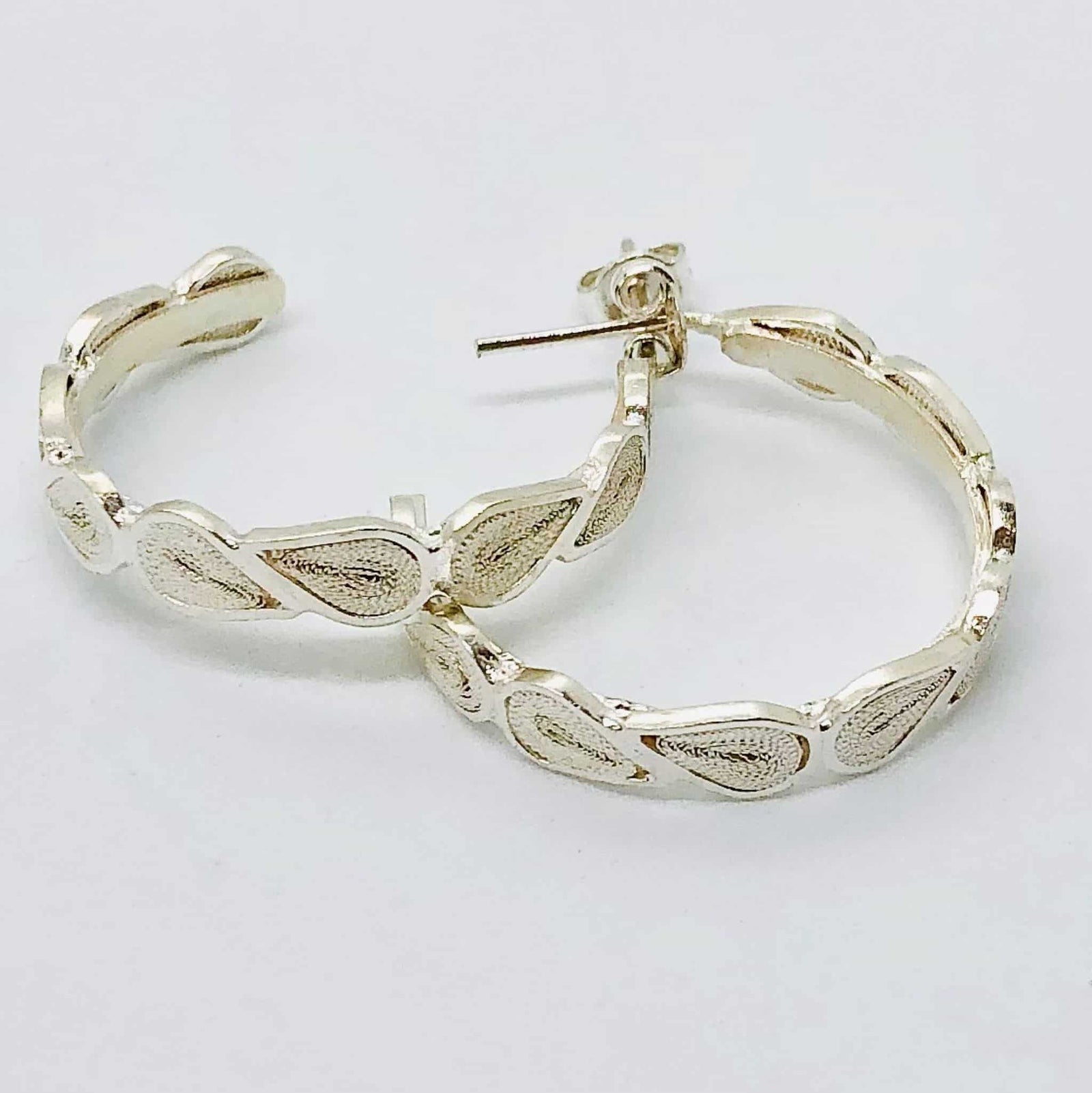 Beautifully Gifted Earrings GUANABANA SILVER HOOPS