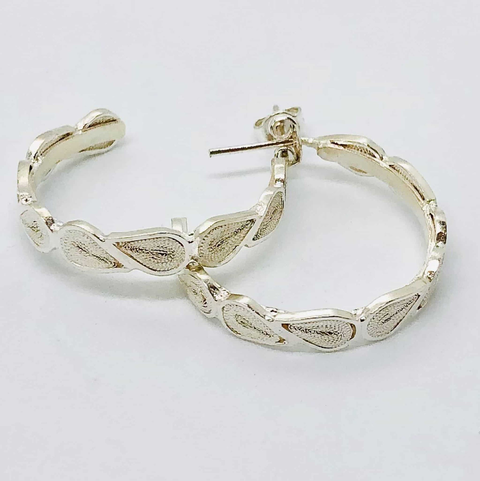 Beautifully Gifted Earrings GUANABANA SILVER HOOPS