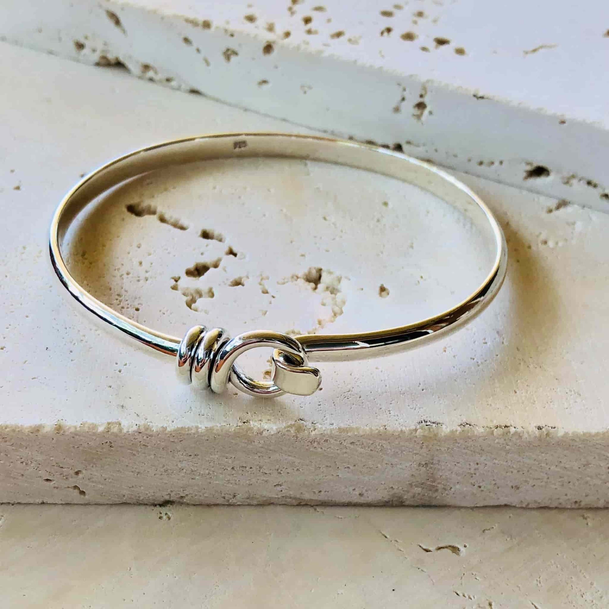 Beautifully Gifted LOVE KNOT silver bangle