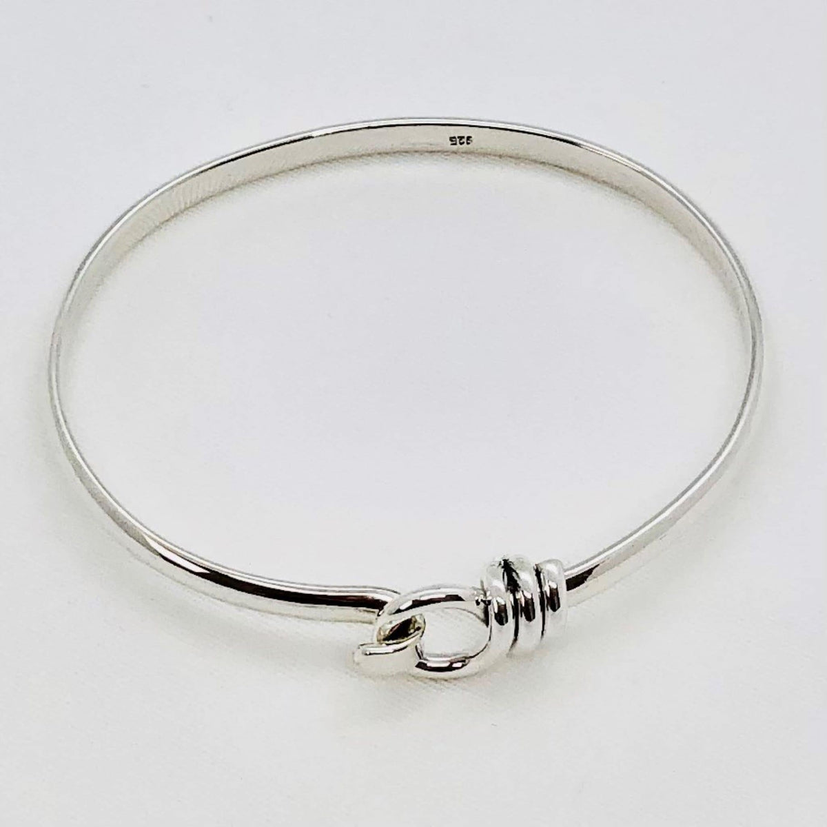 Beautifully Gifted LOVE KNOT silver bangle