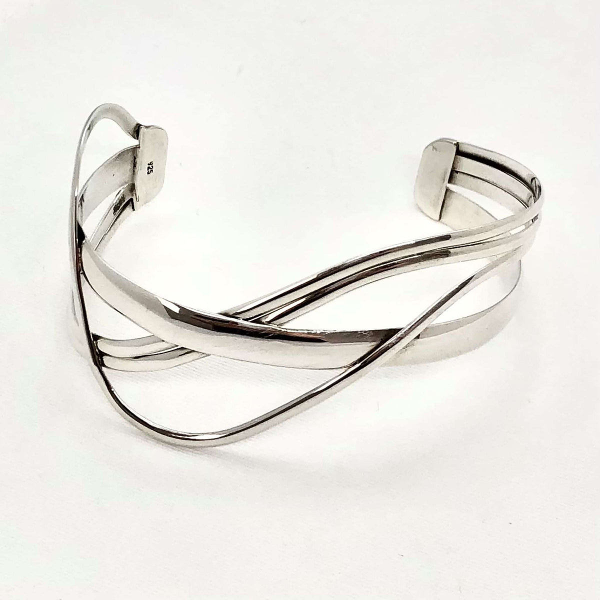 Beautifully Gifted RIBBONS of SILVER bangle